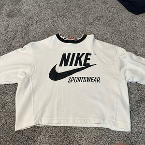Cropped retro Nike crewneck